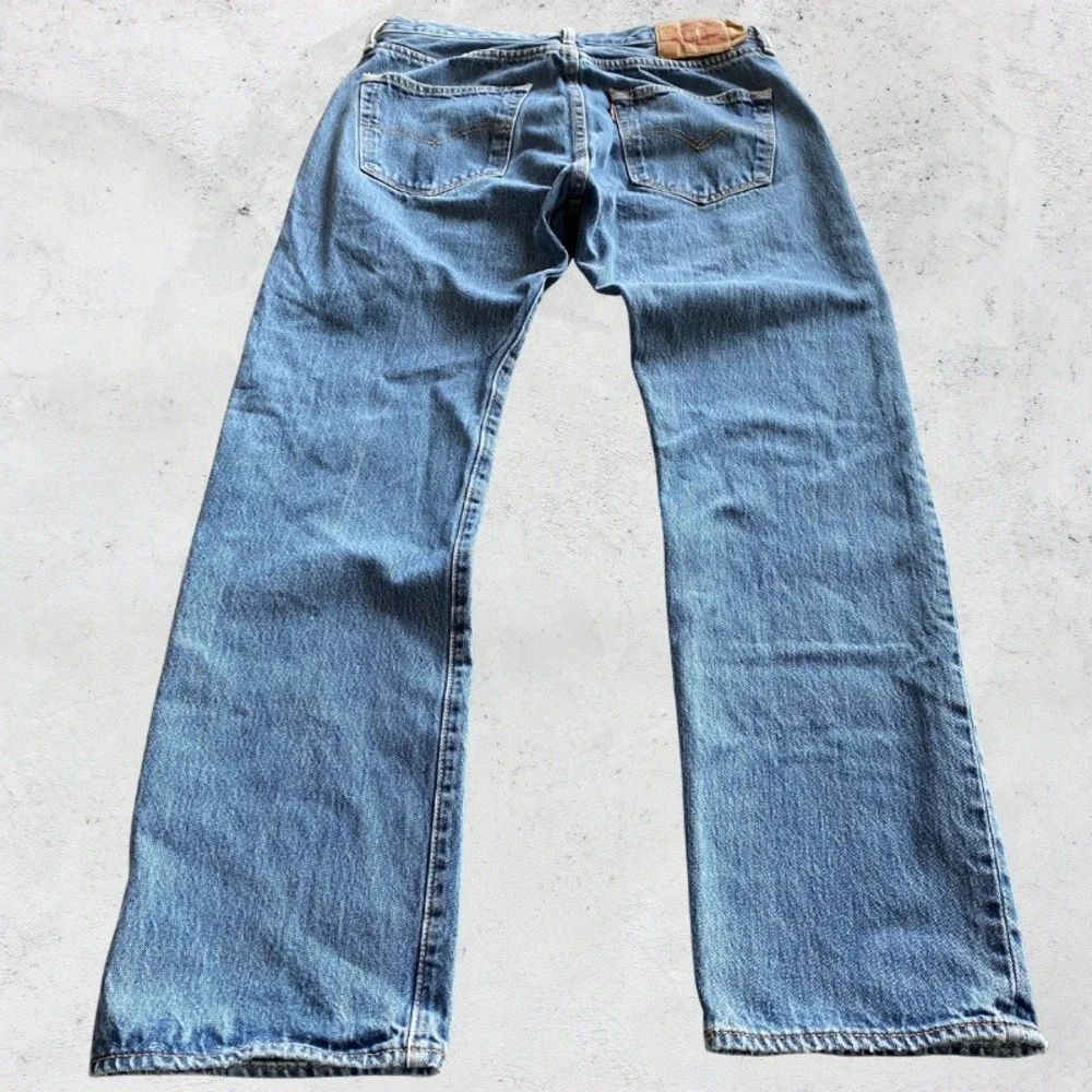 Levis 501 Jeans 32x32 Actual 32 x 30 Blue Denim Straight Leg Button Fly Orginal - Picture 4 of 9